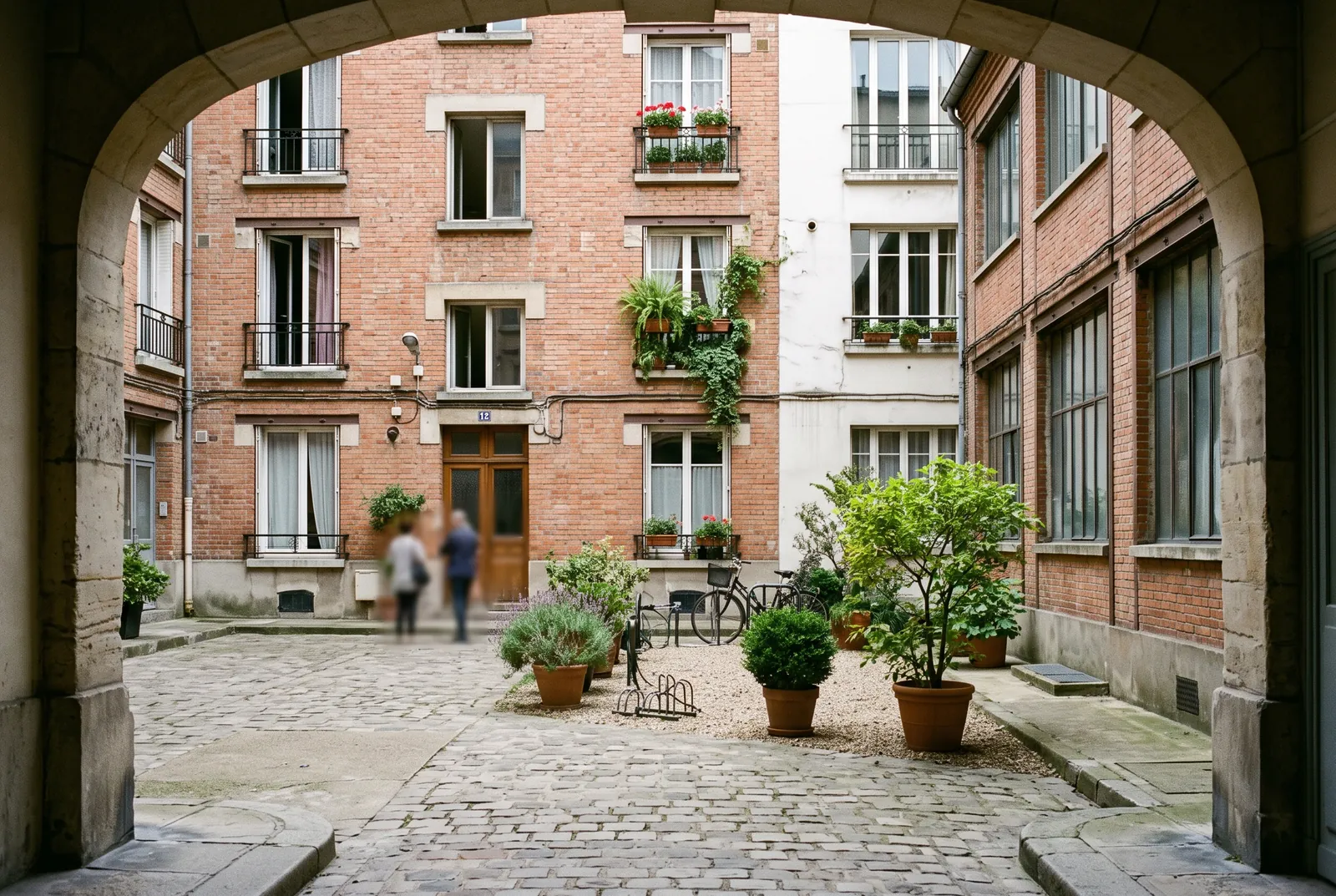 Cour intérieure d'un immeuble à Montreuil